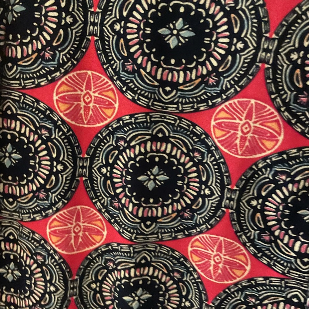 Large pattern dress - Picture 2 of 5